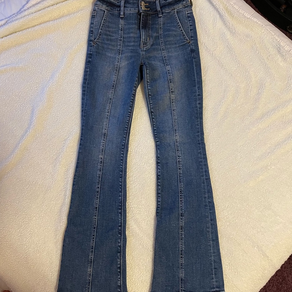 American Eagle Super Stretch bootcut jeans, with center detailing. - Picture 3 of 6